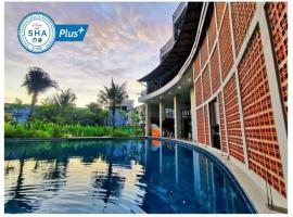 Atom Phuket Hotel -SHA Plus، فندق في شاطئ ناي يانغ