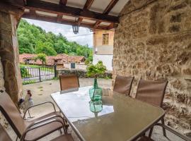 Casa Rural La Carrozal Senda del Oso, landsted i Orelleiru