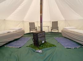 Siløya Basecamp - Glamping-telt i naturen ved Melbu, hotel v destinaci Melbu