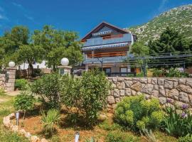 Apartments Paola, hotel in Karlobag