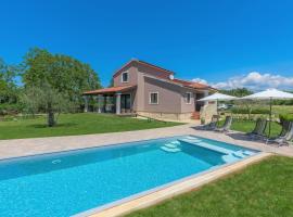 Holiday House Vita, casa o chalet en Tinjan