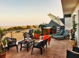 Hill top Luxury Penthouse at Valley Crest Naxxar, hotel v destinaci Naxxar