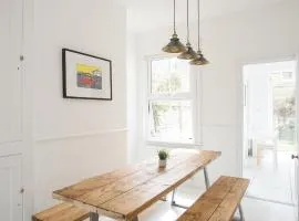 York House - on a beach road, sleeps 12, with sea views
