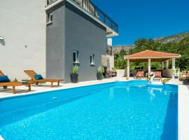 Luxury Villa Emma with Private Pool, hotel in Trstenik