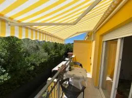 Spacious apartment with Balcony close to the sea in Split area in Kastela