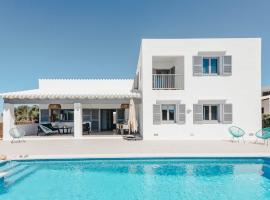 Villa Bini Maria à Binibeca - 10 couchages - vue mer, hotel in Sant Lluis