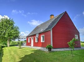 fewo1846 - Rotes Haus - idyllisch gelegenes Haus mit 2 Schlafzimmern und großem Grundstück, hotel in Husby