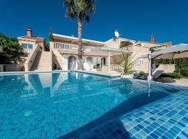 Luxury Villa Stone Castle Brač with private pool on Brač island, luxury hotel in Selca