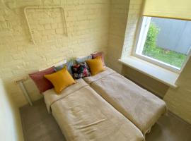 Комфортная и экономная студия с 2 спальными местами, apartment in Korolëv