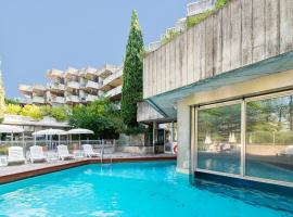 SOWELL HOTELS Ardèche: Grospierres şehrinde bir otel