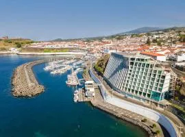 Angra Marina Hotel、アングラ・ド・エロイーズモのプール付きホテル