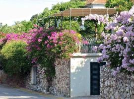 Konstantinas House, a touch of nature & sea, holiday rental in Ferendináta