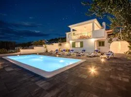 Holiday Home Nono Ante with heated pool