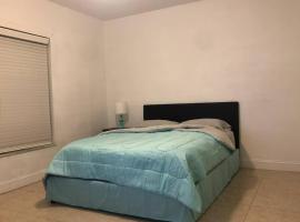 Miami guest suite by airport، فندق بالقرب من منتزه تروبيكال بارك، ميامي