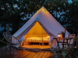 Valea Doftanei Glamping โรงแรมในTeşila