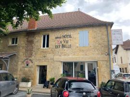 Appart Hôtel La vie est belle, hotel u gradu 'Lalinde'