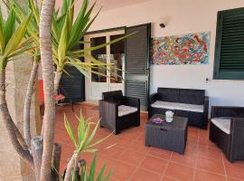 CASA ARTE, holiday home in Torre Pali 