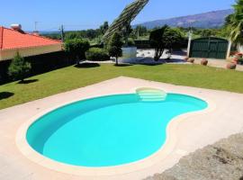 Casa e piscina privada, hotel in Fundão
