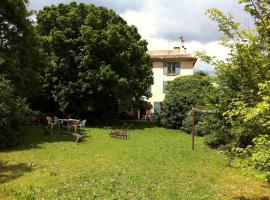 SOUS LE TILLEUL CENTENAIRE, villa in La Tour-dʼAigues