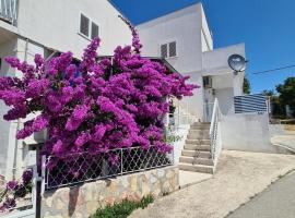 Maslenica-Bougainvillea, hôtel à Maslenica