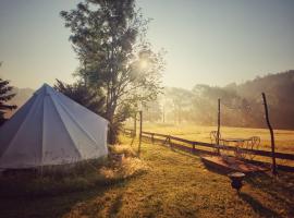 Trapani glamping camp, luxury tent in Růžová