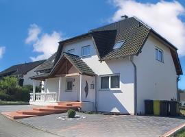 Schöne große Ferienwohnung im Mittelrheintal nahe Loreley โรงแรมในBornich