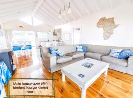 Casa Surf Lodge J'Bay โรงแรมในเจฟฟรีส์เบย์