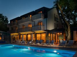 M2 SUMMER HOUSE Boutique Resort and Spa Apartaments&Houses, hotel in Ostrowo