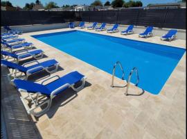 Camping le Clos Savoye, hotel with parking in Biville-sur-Mer