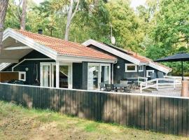 Luxurious Holiday Home in Nex with Whirlpool、Vester Sømarkenのヴィラ