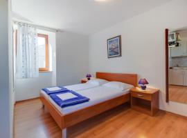 Apartments Rosa, hotel with parking in Mali Lošinj