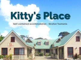 Kitty's Cottages - Managed by BIG4 Strahan Holiday Retreat，位于斯特拉恩机场 - SRN附近的酒店