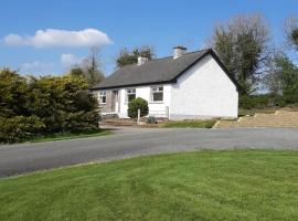 Lovely Innishmore Island Farmhouse, hotel near Clough Oughter Castle, Cavan