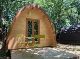 Camping Vila de Sarria、サリアのキャンプ場