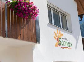 Appartement Sonneck، فندق مع موقف سيارات في Lappago