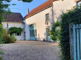 Ferme équestre & Chambres d'hôtes Gateau Stables proche Guédelon, casa per le vacanze a Saint-Amand-en-Puisaye
