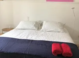 Chambre indépendante au Manoir de la Célinais côté jardin