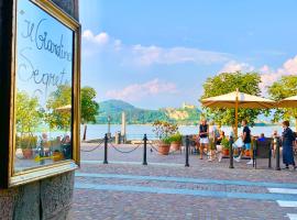 Il Giardino Segreto Arona, Charming Apartments, plážový hotel v destinaci Arona