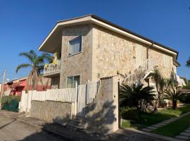 Apartment 1st floor in Villino Eliana, hotell i Priolo Gargallo