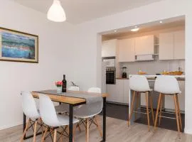 Two Flowers Luxury Apartment