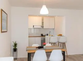 Two Flowers Luxury Apartment