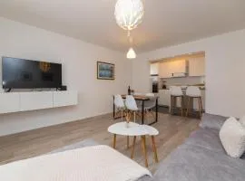 Two Flowers Luxury Apartment