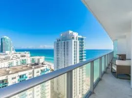 Hyde Beach Luxury Condo-Resort condo