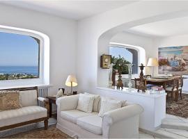 Luxury Relais Villa Magdalena, отель в Искье, рядом находится Santa Maria al Monte Church