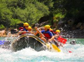 Camp Rafting Apartmani, kamp sa luksuznim šatorima na Žabljaku