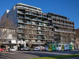 Modern Quiet 1 & 2 Bed Apt Opposite Albert Park