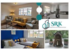 Private Spacious 2 Bedroom, 2 Bathroom & 2 Parking by Srk Accommodation, holiday rental in Peterborough
