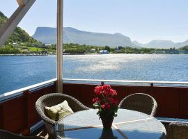 Holiday home MIDSUND VI, hotel with parking in Midsund