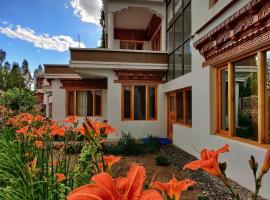 Glacier View Guest House, hotel in Leh