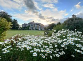 Sutton Hall Resort, hotel with pools in Thirsk